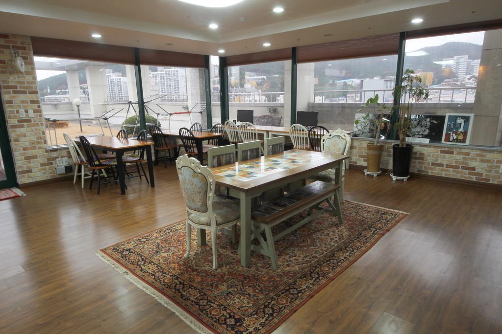 Hostel The New Day Busan Exteriör bild