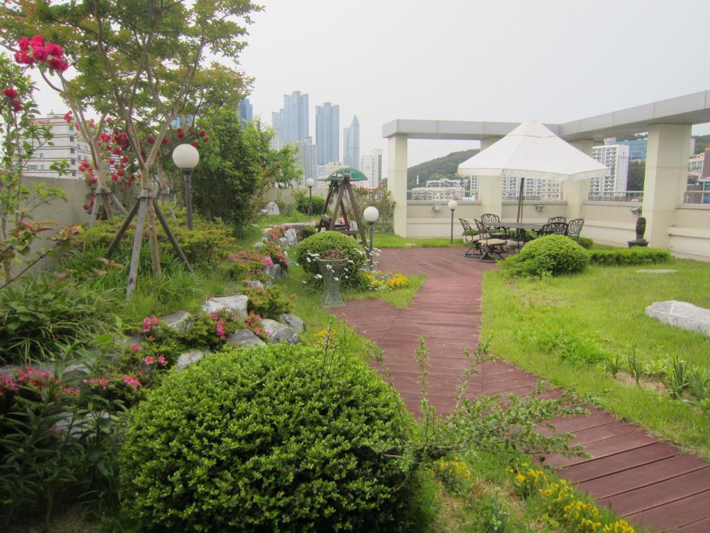 Hostel The New Day Busan Exteriör bild