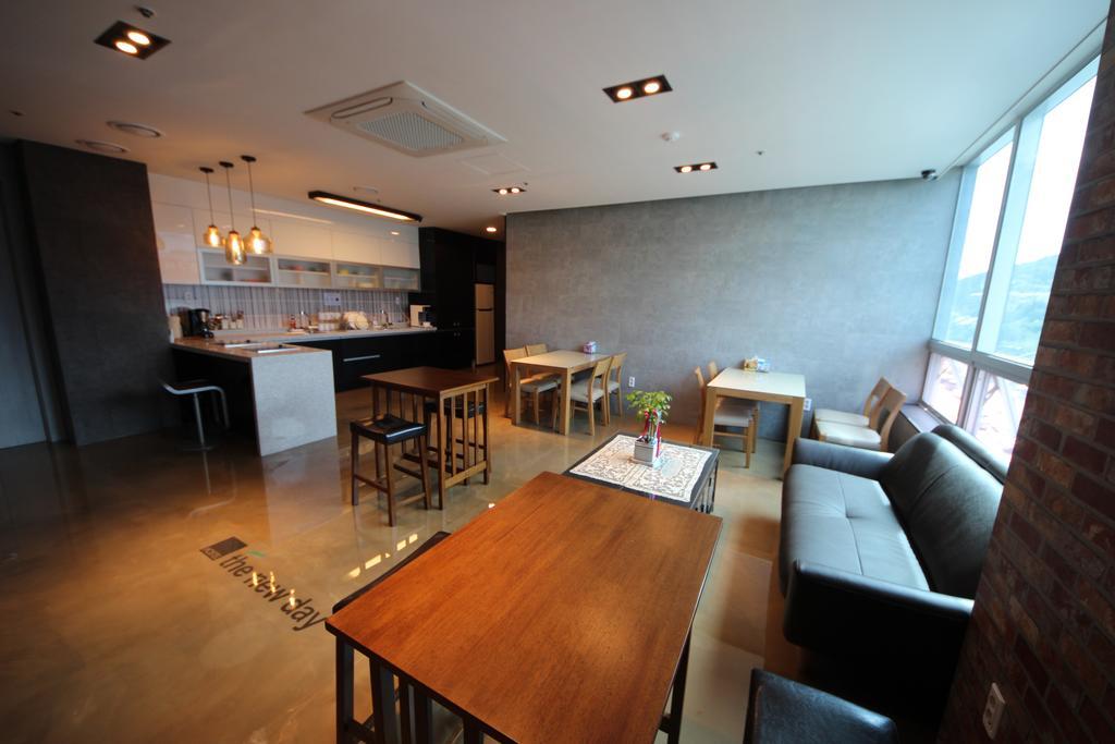 Hostel The New Day Busan Exteriör bild