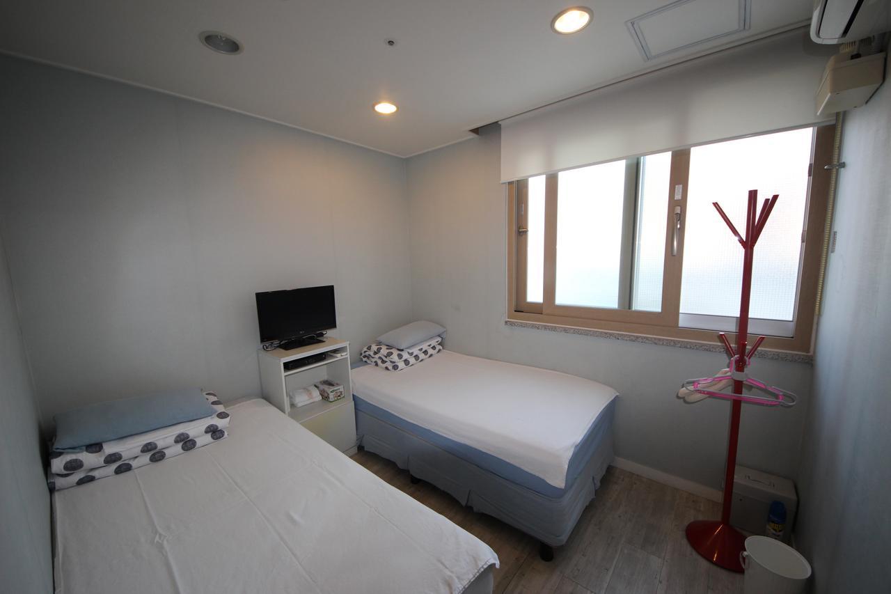 Hostel The New Day Busan Exteriör bild