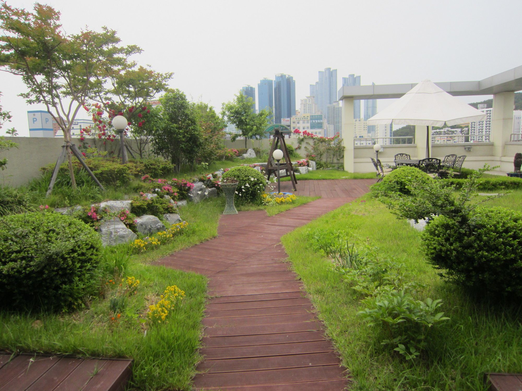 Hostel The New Day Busan Exteriör bild